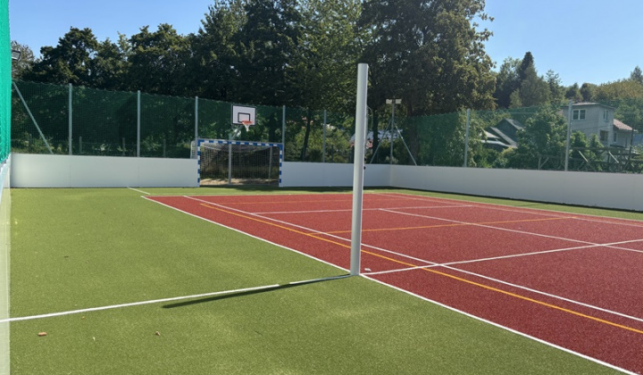 1. fotografia fotogalérie Projekty s podporou EU / Multifunkčné ihrisko  - foto