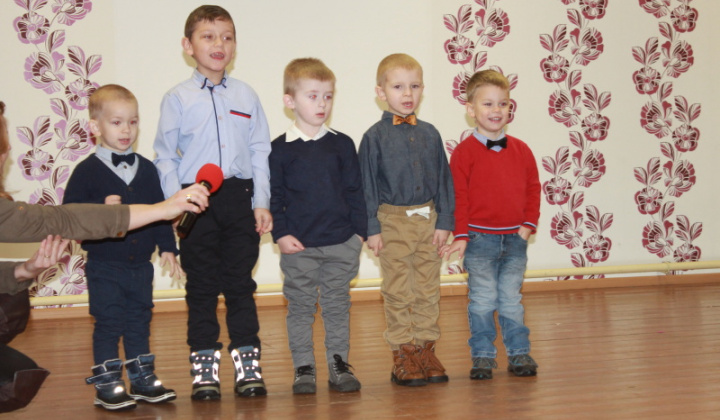 1. fotografia fotogalérie Posedenie pri stromčeku 2017