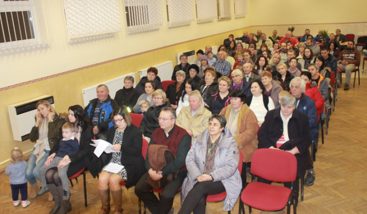 8. fotografia fotogalérie Posedenie pri stromčeku 2017