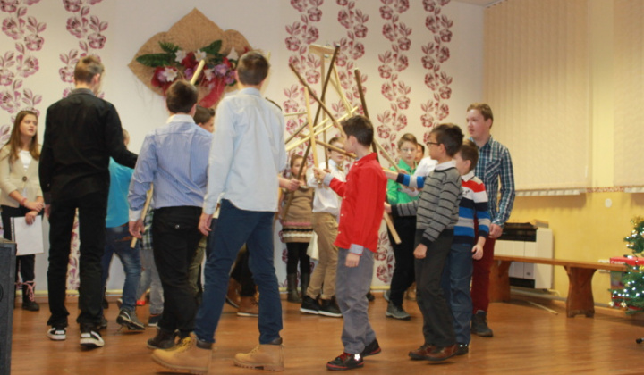 10. fotografia fotogalérie Posedenie pri stromčeku 2017