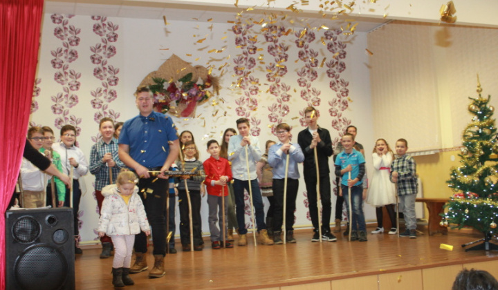 13. fotografia fotogalérie Posedenie pri stromčeku 2017